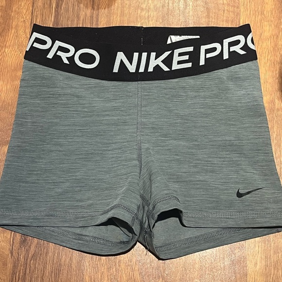 Nike Pro 3” Women’s Shorts - Picture 1 of 4